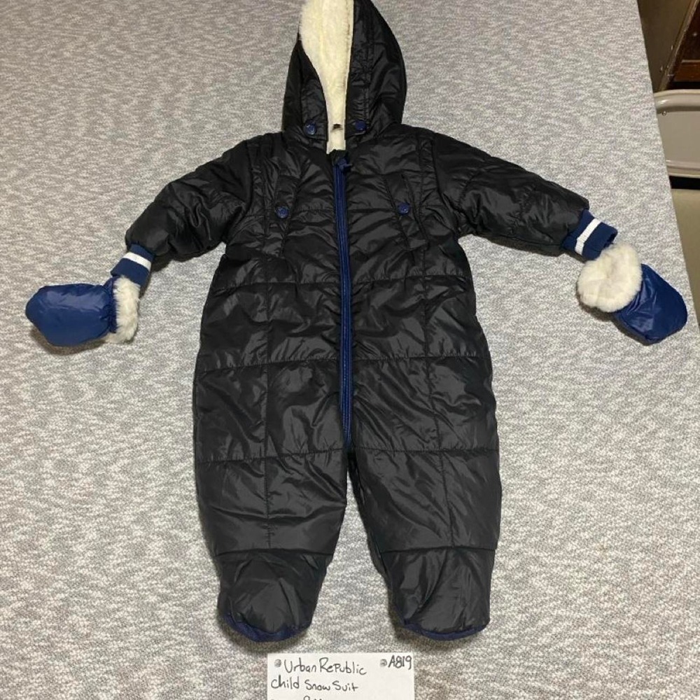 Urban Republic black snowsuit kids Size: 9 months. SKU-A819